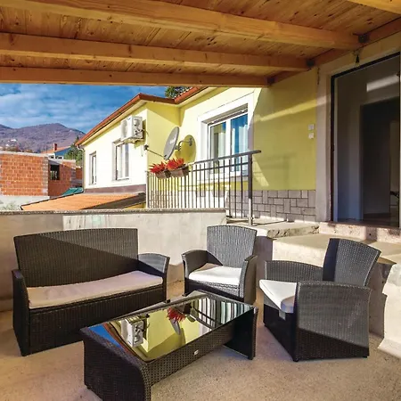 4 Bedroom Cozy In Dom wakacyjny Opatija