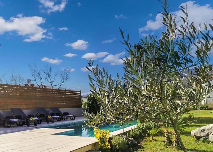 4 Bedroom Cozy In 펜션 *