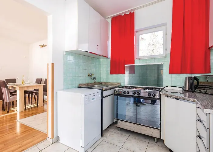 Дом отдыха 4 Bedroom Cozy In Опатия