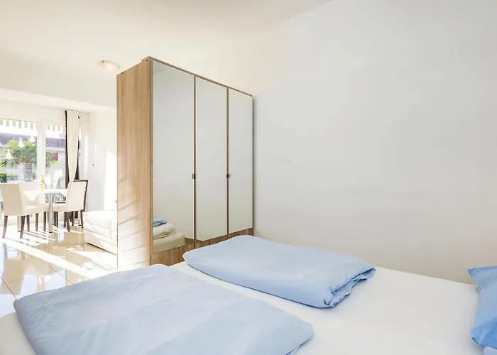 4 Bedroom Cozy In 펜션 오파티아