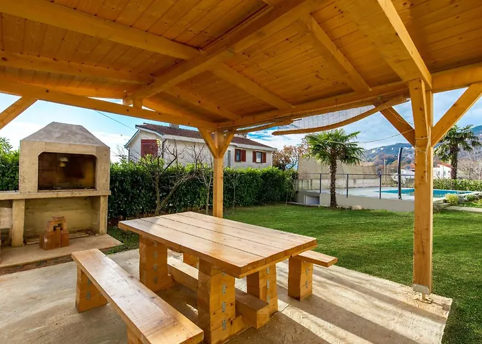 Дом отдыха 4 Bedroom Cozy In