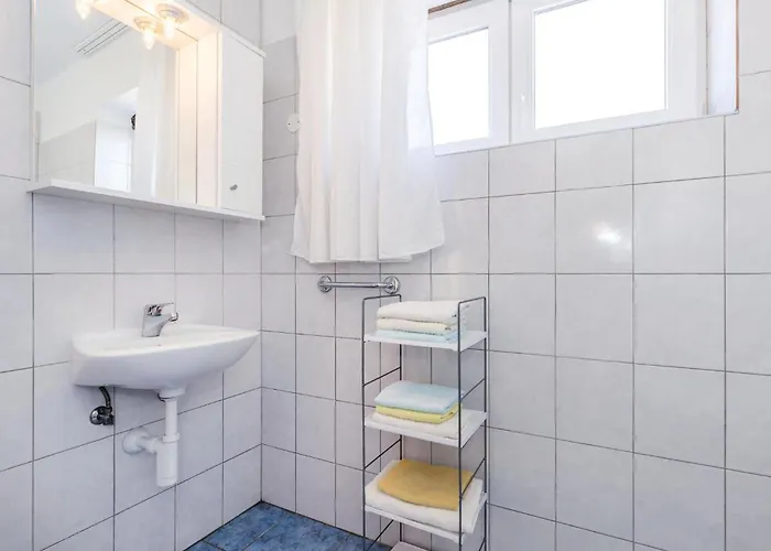 4 Bedroom Cozy In Дом отдыха Опатия