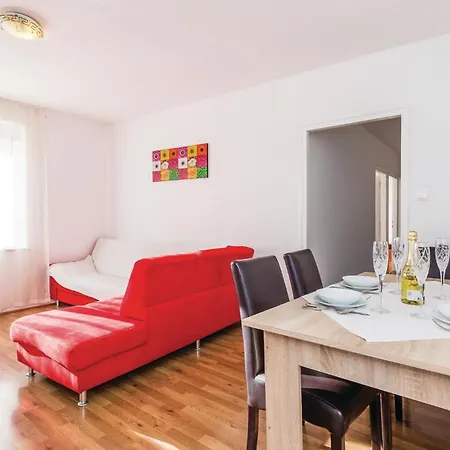 度假居 4 Bedroom Cozy In *