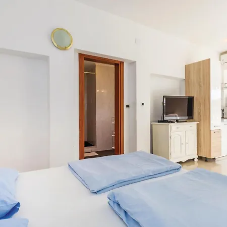 度假居 4 Bedroom Cozy In 奥帕提亚