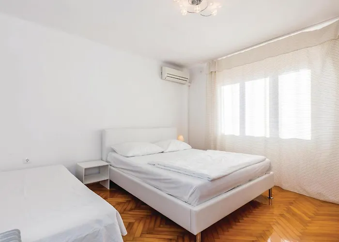 度假居 4 Bedroom Cozy In 奥帕提亚